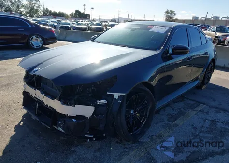 2026 BMW M5 z USA, uszkodzony, nr VIN WBS83FK06TCW13620